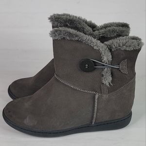 SKCH+3 SKECHERS Cozy Up 48106 Grey Suede Ankle Boots Button Wedge Pull On Size 7